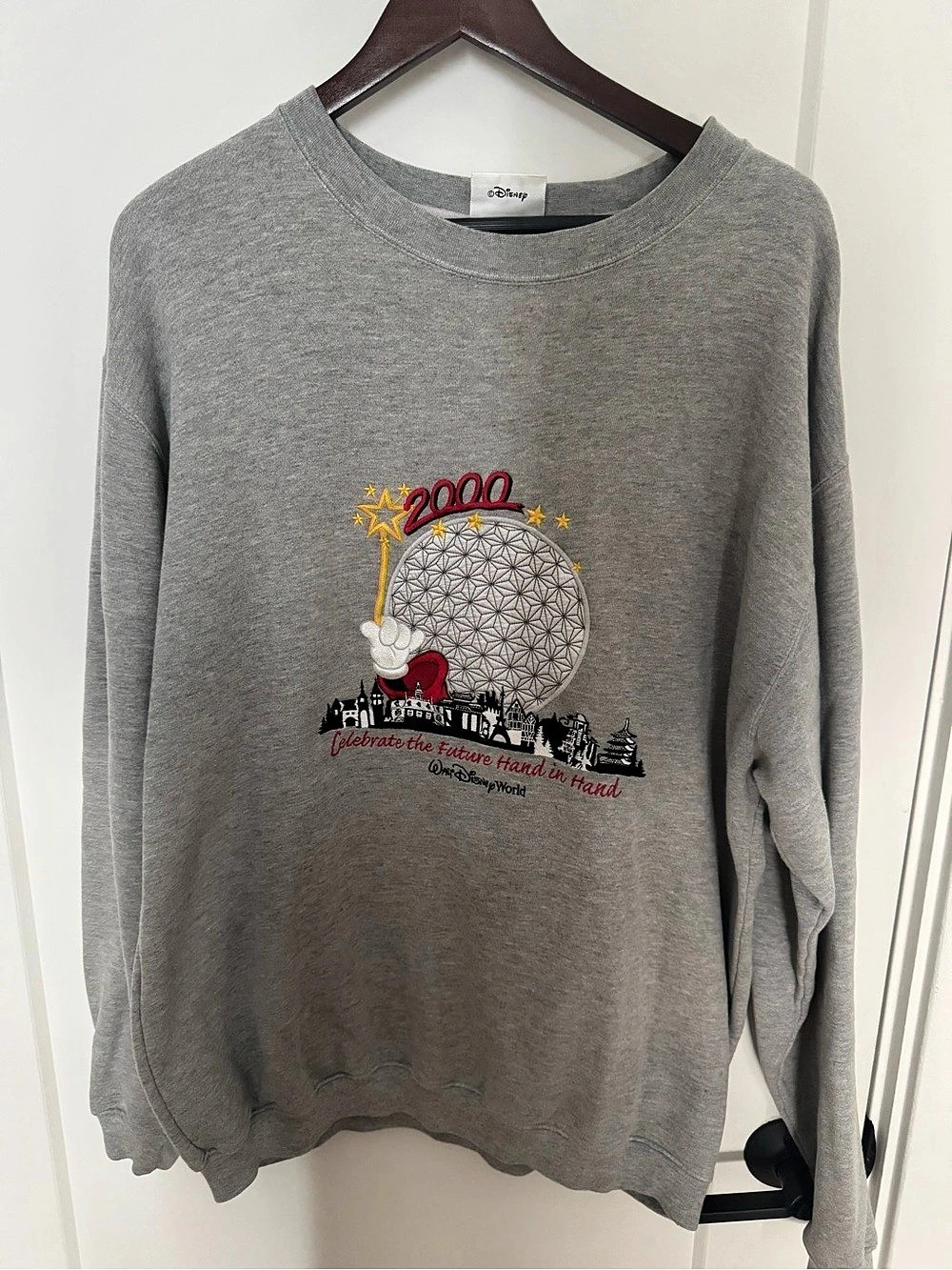 Disney World 2000 Celebrate the Future Hand in Hand Crewneck Sz M